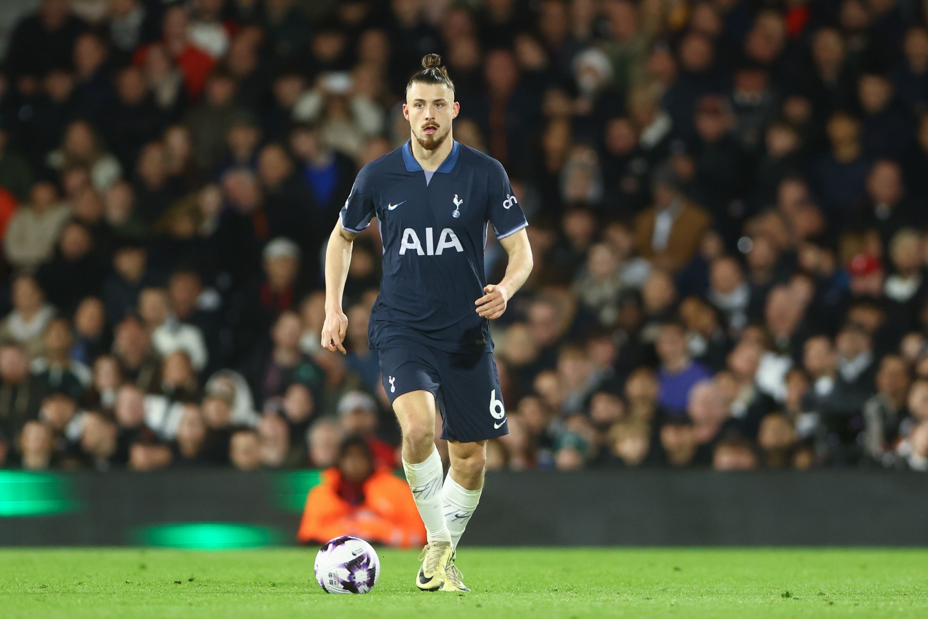 Reacțiile fanilor lui Tottenham, după ce Radu Drăgușin a fost anunțat titular împotriva lui Luton