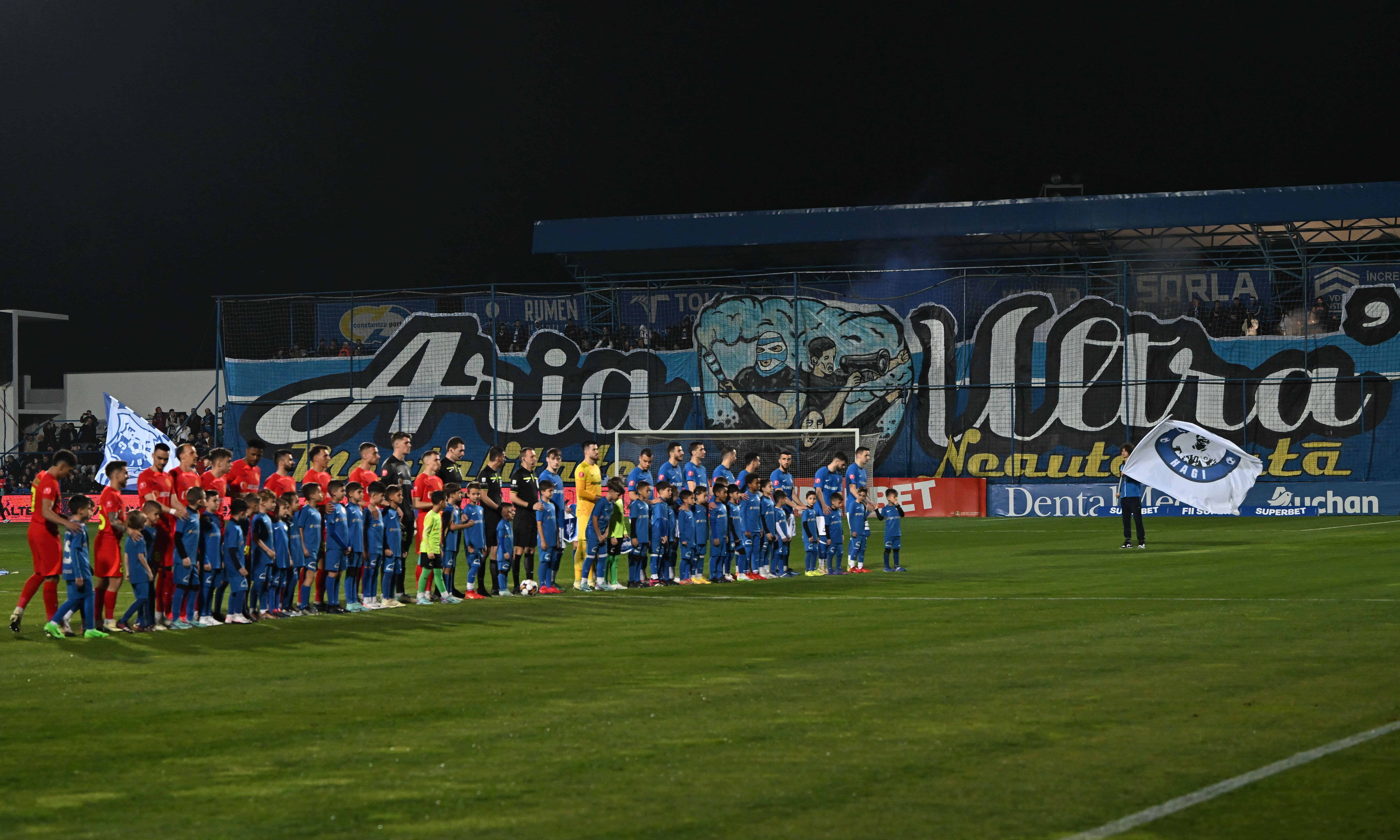 Ce scenografie au pregătit suporterii Farului pentru meciul cu FCSB. Mesaj de doar două cuvinte