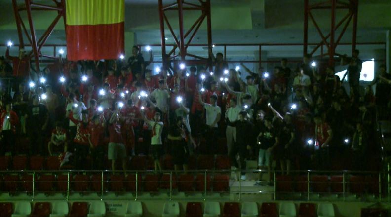 Imaginile bucuriei! Cum au reacționat suporterii din Sala Polivalentă, după ce Dinamo a deschis scorul