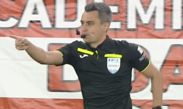 Aproape de un nou record! Câte minute a durat decizia de arbitraj care a decis soarta meciului Dinamo - Petrolul