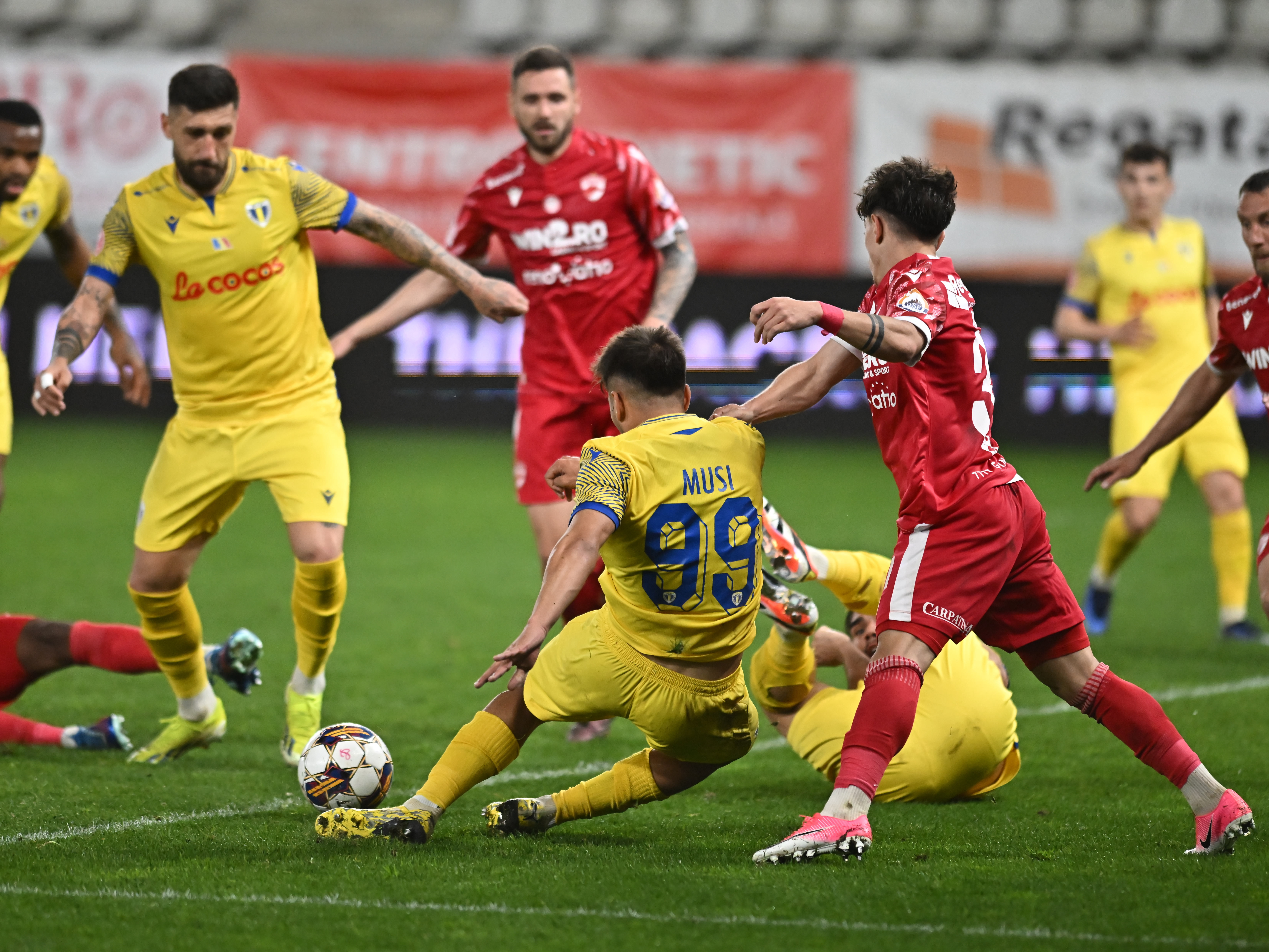 Ionuț Amzăr a răbufnit, după ce Dinamo a fost egalată în minutul 90+13: ”Să ne lase să ne arbitrăm singuri”