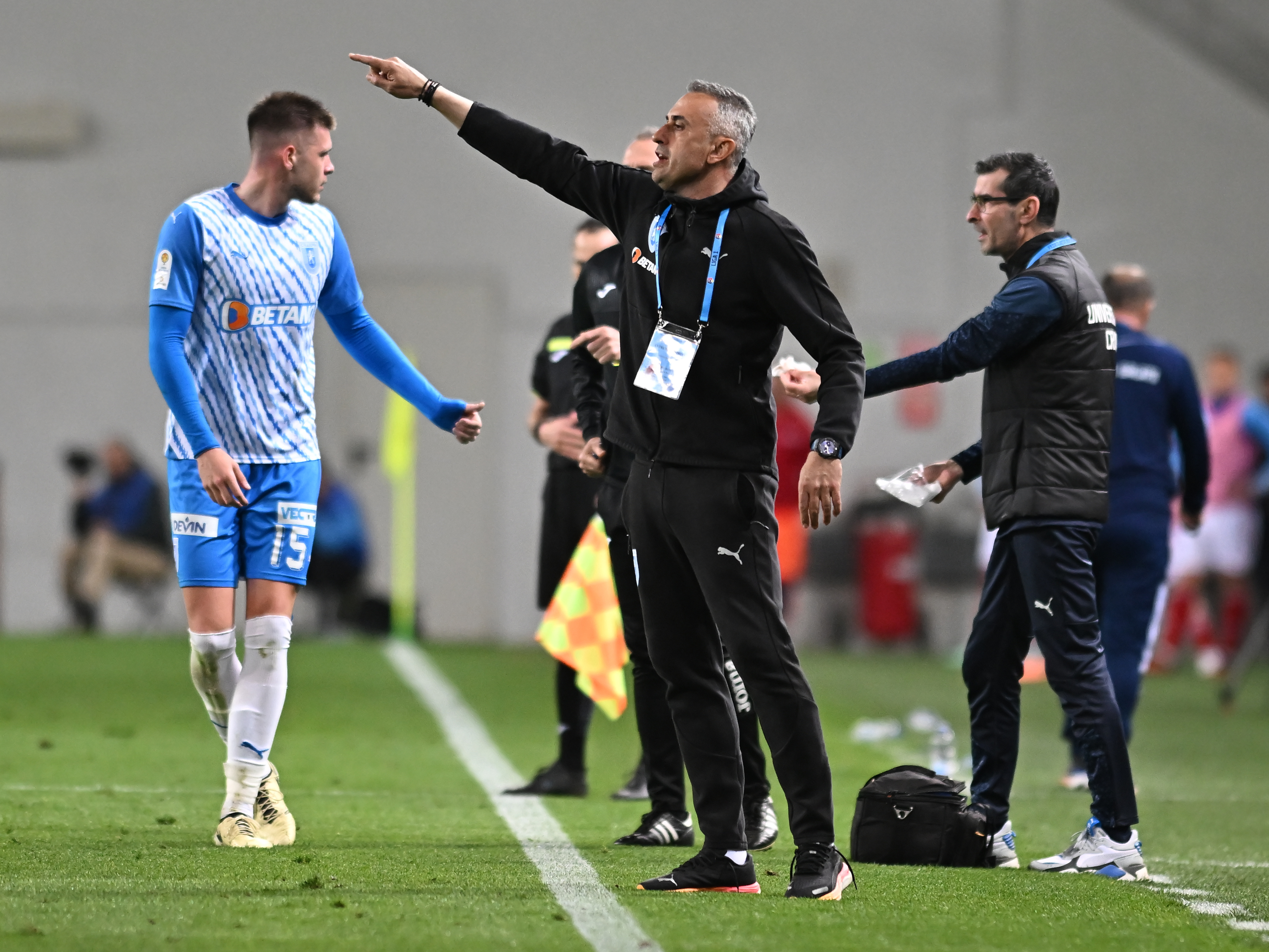 Universitatea Craiova a fost eliminată din Cupa României, dar Ivaylo Petev nu dezarmează înaintea derby-ului cu FCSB