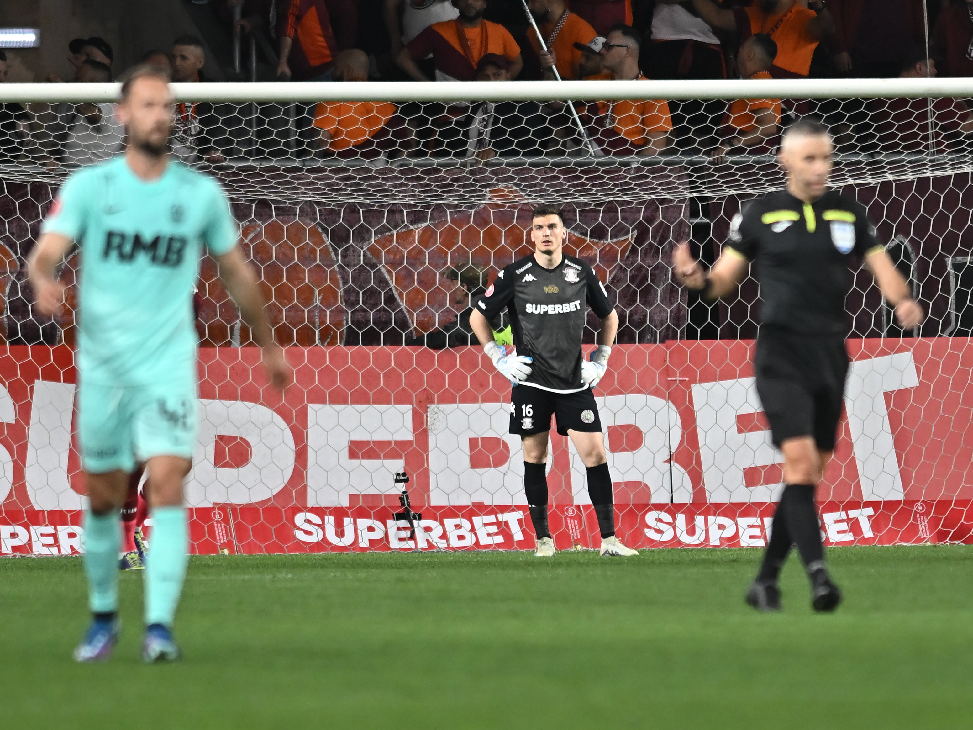 Marian Aioani și-a turnat cenușă în cap, după ce a încasat patru goluri de la CFR Cluj