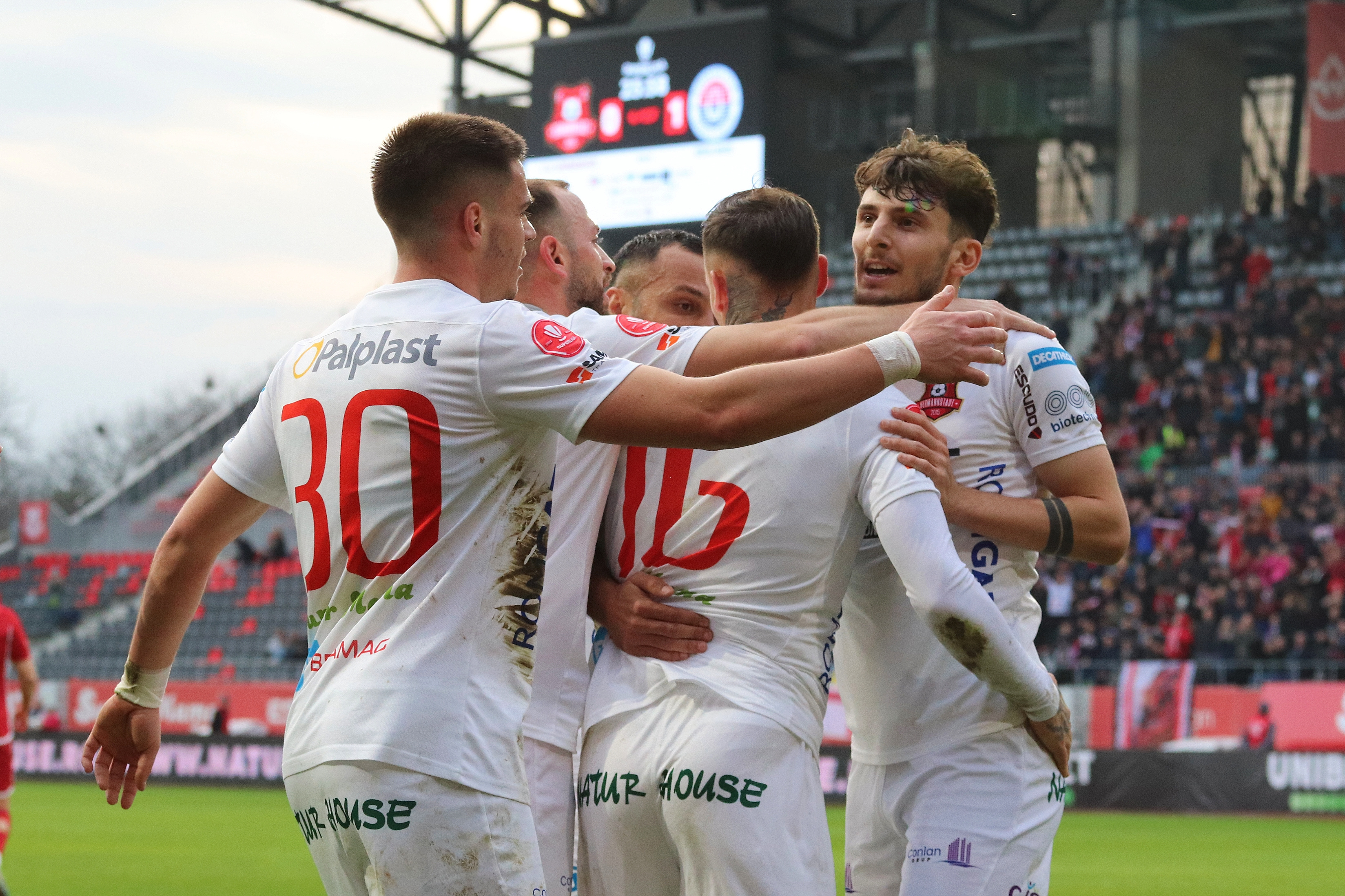 Hermannstadt - ”U” Cluj 1-0, ACUM, Digi Sport 1. Ianis Stoica deschide scorul. Erori în apărarea oaspeților