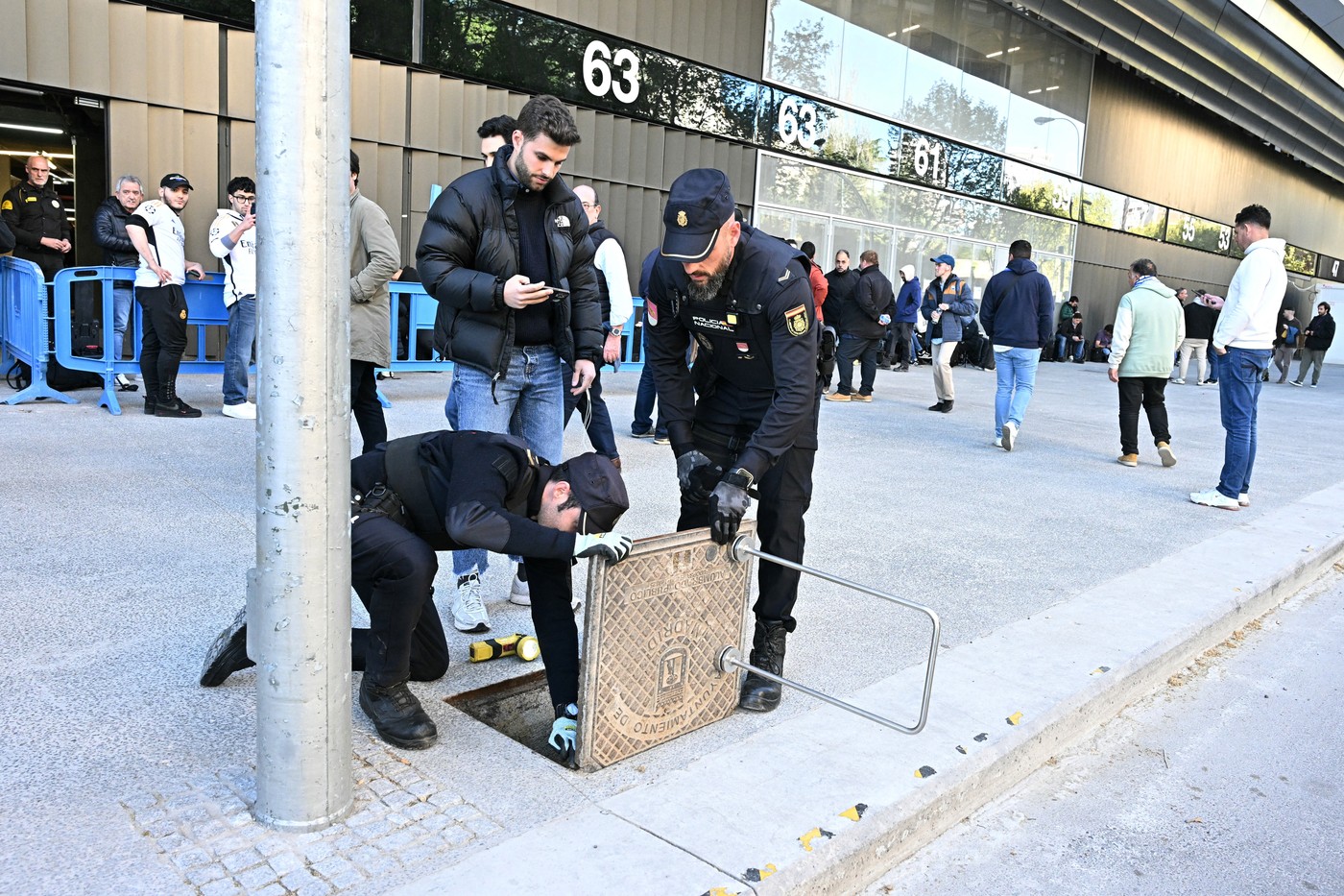 Au apărut imaginile de la Madrid! Amenințare de atac terorist înainte de Real - Manchester City. Un român e în stadion
