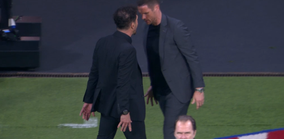 Moment tensionat în timpul meciului Atletico Madrid - Dortmund 2-1. Simeone a fost din nou în prim-plan