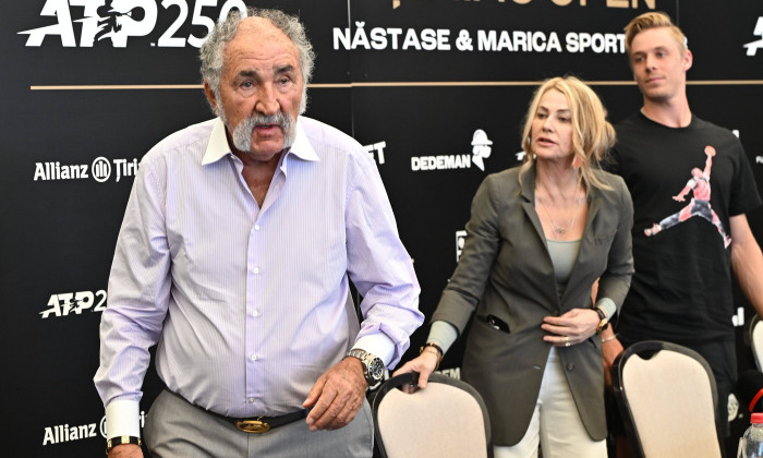 Nadia Comaneci si Ion Tiriac participa la conferinta de presa prilejuita de tragerea la sorti din cadrul turneului de te