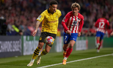 MADRID, SPAIN - APRIL 10: Jadon Sancho, Left Winger of Borussia Dortmund competes for the ball with Antoine Griezmann, Centre-Forward of Atletico de Madrid during to the UEFA Champions League quarter-final first leg match between Atletico de Madrid and Bo
