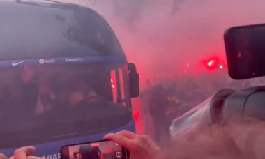 De necrezut! Fanii Barcelonei au aruncat cu obiecte în autocarul propriei echipe