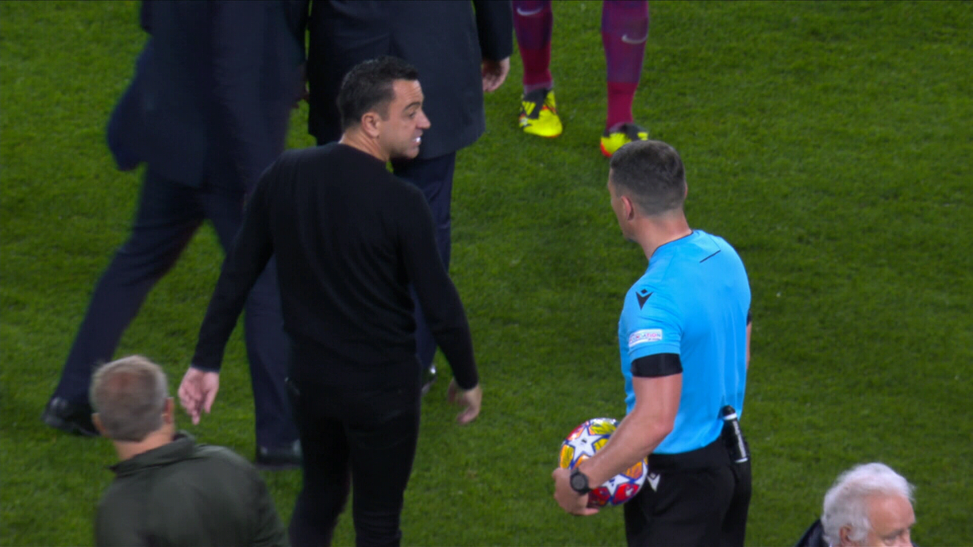 Xavi a stabilit un record negativ după ce a fost eliminat de arbitrul Istvan Kovacs în Barcelona - PSG 1-4