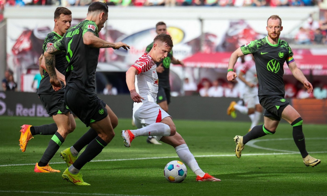 Leipzig, Germany. 13th Apr, 2024. Soccer: Bundesliga, RB Leipzig - VfL Wolfsburg, Matchday 29 at the Red Bull Arena. Leipzig's Dani Olmo (M) on the ball. Credit: Jan Woitas/dpa - IMPORTANT NOTE: In accordance with the regulations of the DFL German Footbal
