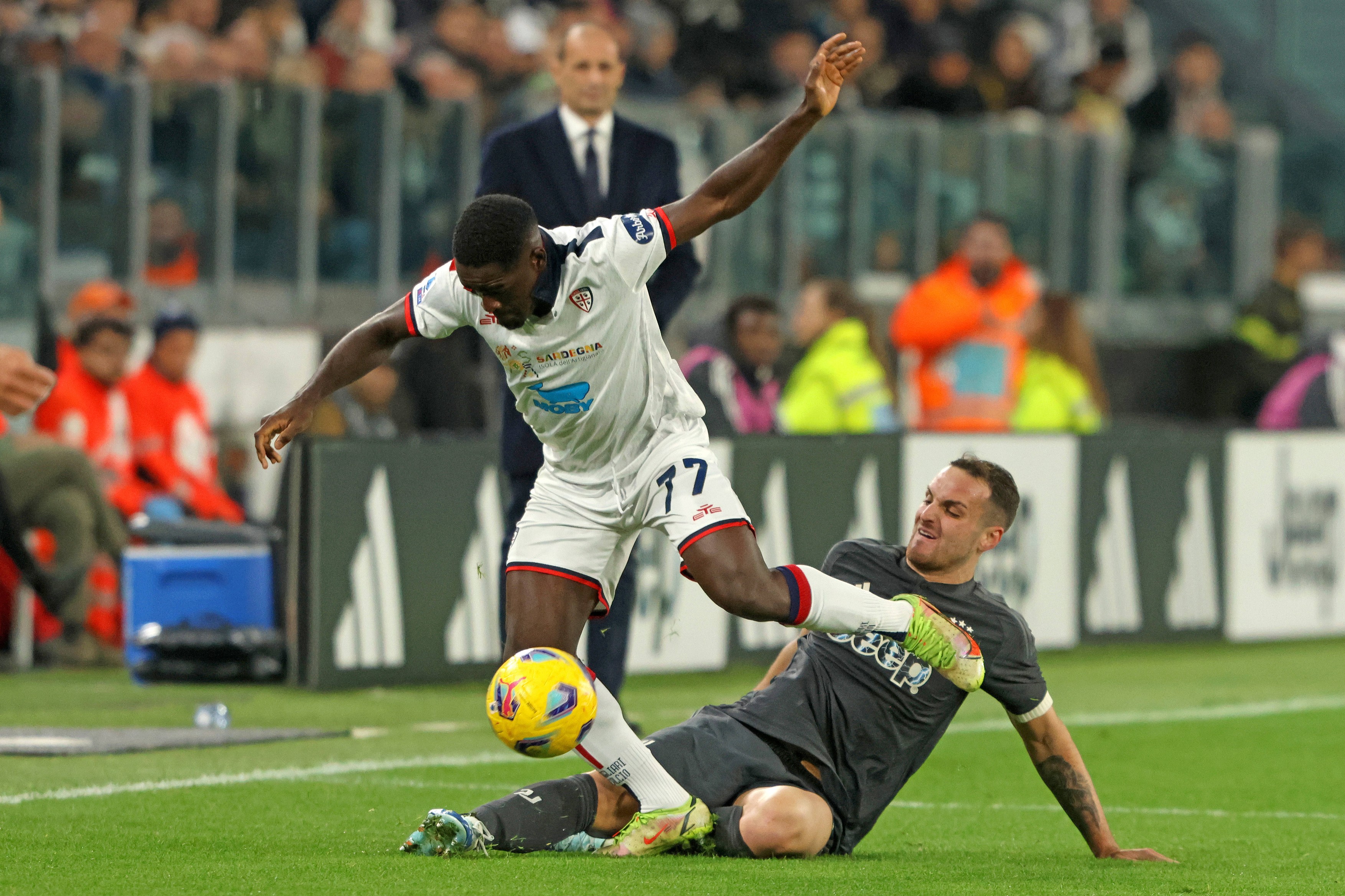 Cagliari - Juventus 2-1, ACUM, pe Digi Sport 2. Vlahovic reduce din diferență