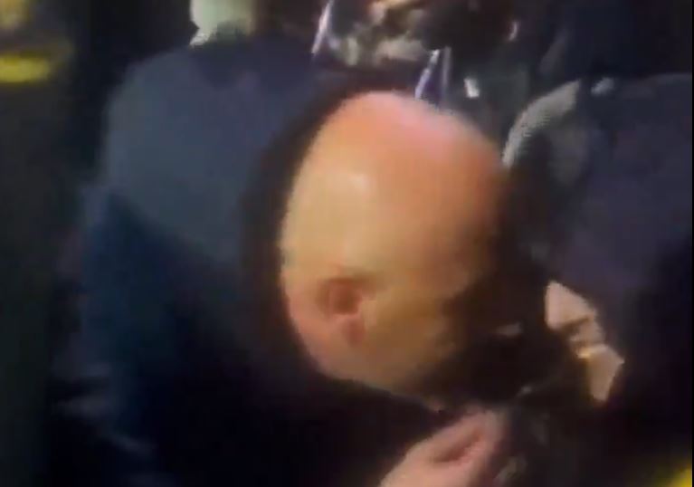 Agitație în Italia! Antrenorul Fiorentinei a sărutat o jurnalistă, deși fiecare e căsătorit cu o altă persoană