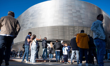 Madrid, Spain. 09th Apr, 2024. Real Madrid fans attend the Champions League football match against the British football team Manchester City at the Santiago Bernabu stadium. Credit: SOPA Images Limited/Alamy Live News