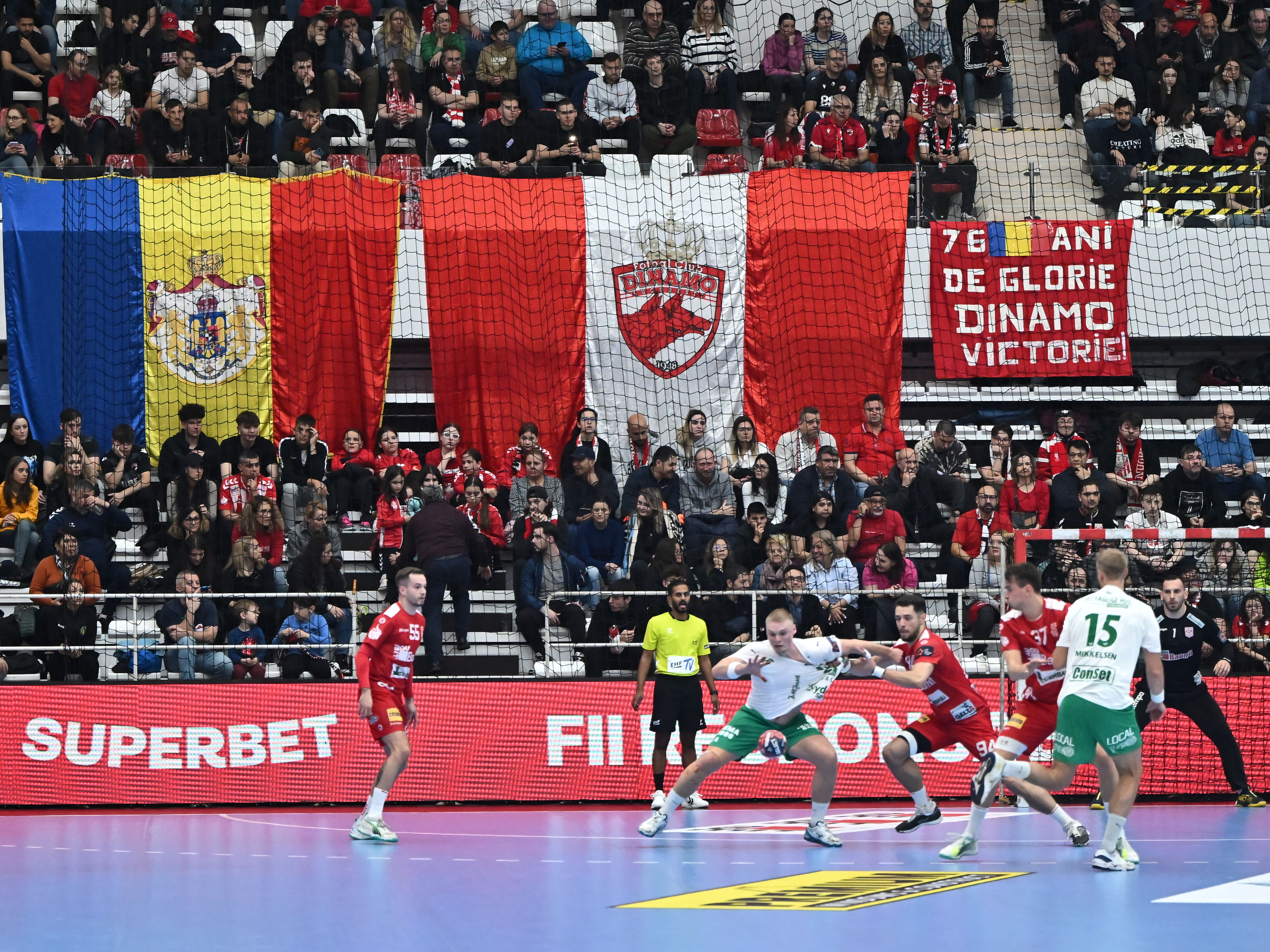 Dinamo - Skjern 28-27. ”Dulăii”, victorie uriașă în sferturile de finală ale EHF European!