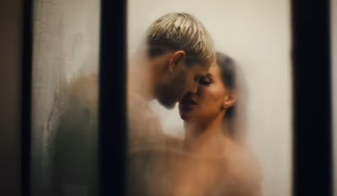 Un fotbalist celebru și soția lui s-au lăsat filmați în duș. Imaginile au făcut înconjurul lumii