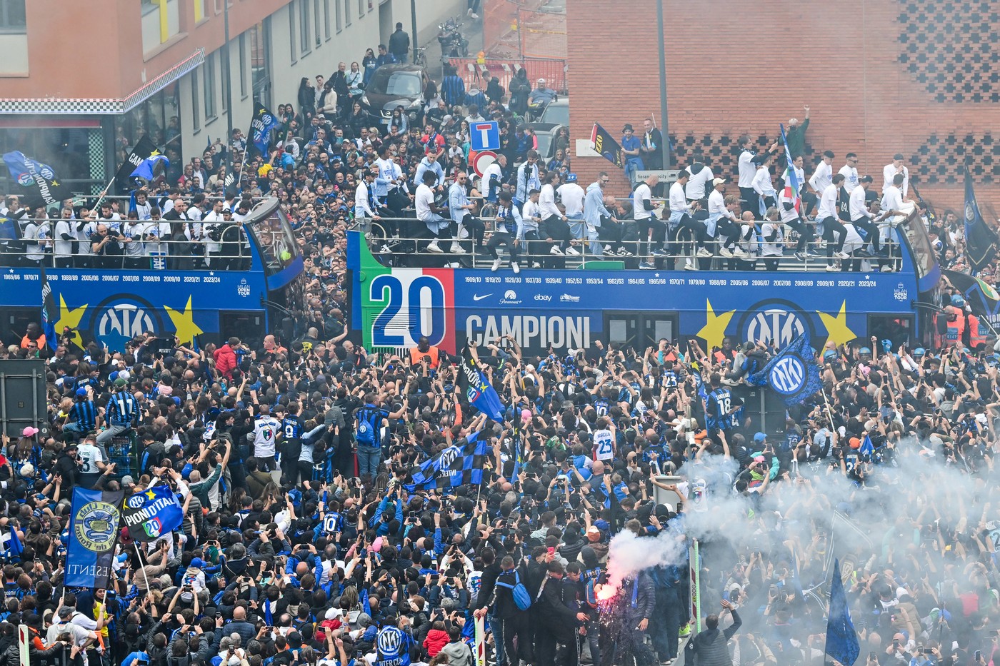 ”Nebunie” la Milano! O vacă a fost prezentă la sărbătoarea de titlu a lui Inter
