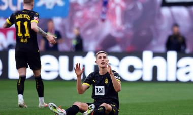 Leipzig, Germany. 27th Apr, 2024. Soccer: Bundesliga, RB Leipzig - Borussia Dortmund, Matchday 31, Red Bull Arena. Dortmund's Nico Schlotterbeck (r) reacts next to teammate Marco Reus. IMPORTANT NOTE: In accordance with the regulations of the DFL German F