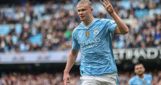 Erling Haaland of Manchester City celebrates his goal to make it 3-0 during the Premier League match Manchester City vs Wolverhampton Wanderers at Etihad Stadium, Manchester, United Kingdom, 4th May 2024(Photo by Mark Cosgrove/News Images)