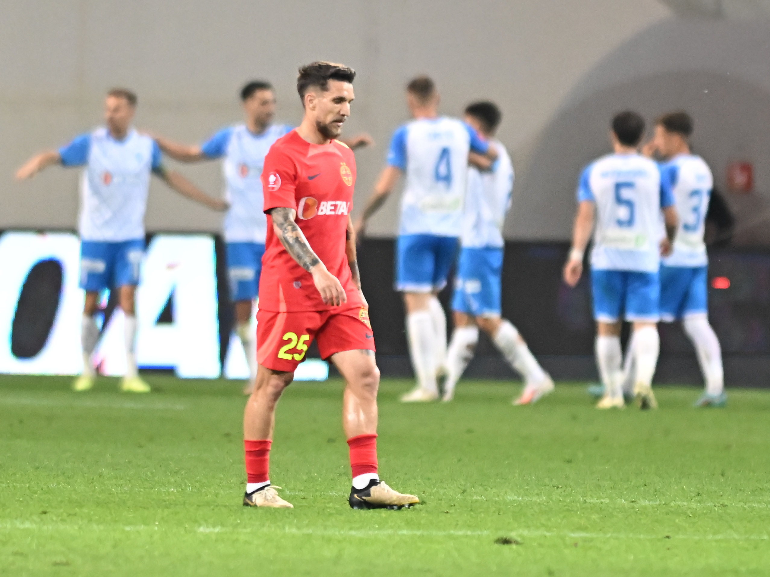 Reacția lui Alex Băluță, după ce a fost fluierat și înjurat de tot stadionul în Universitatea Craiova - FCSB 2-0