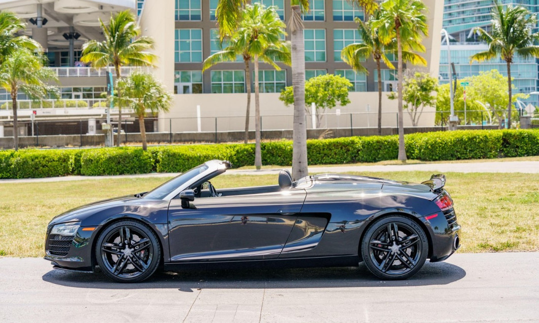 Photo of a Audi R8 Spyder sports car