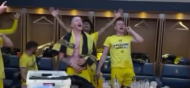 Show în vestiarul lui Dortmund după calificarea în finala UCL! Ce s-a cântat și cine a dat tonul