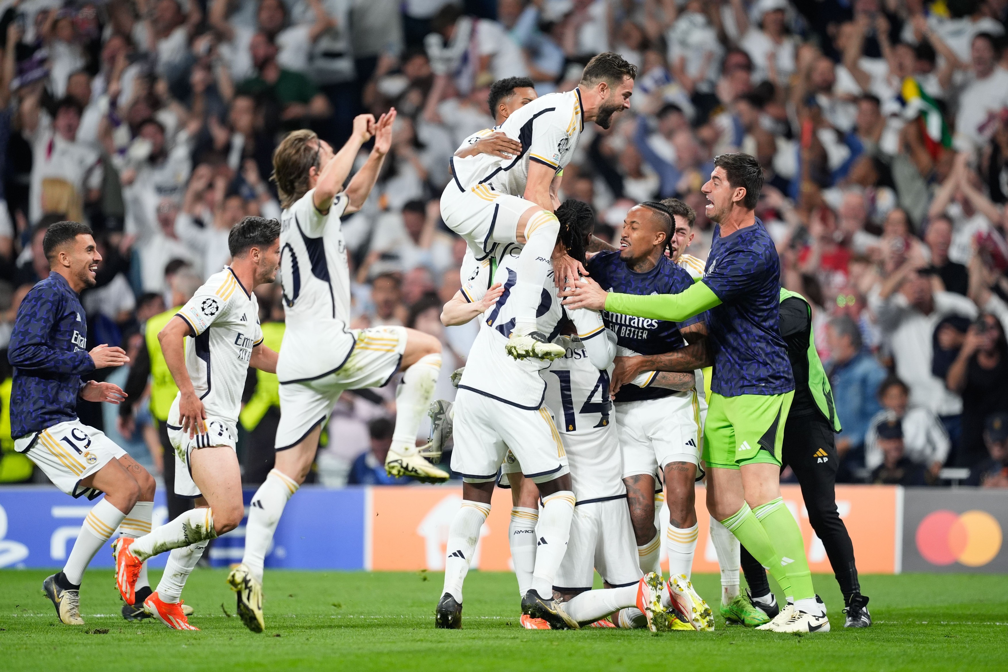 Real Madrid - Bayern Munchen 2-1. NE-BU-NI-E pe Santiago Bernabeu! Gazdele au făcut remontada în doar 3 minute