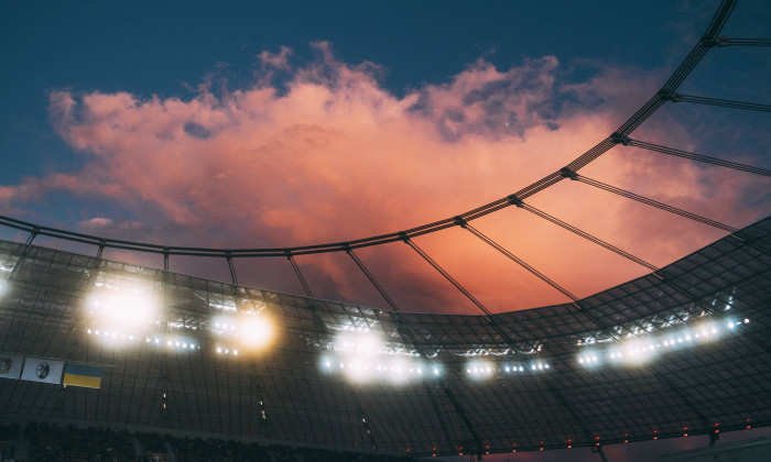 Leverkusen, Bayarena, 29.10.23: Roter Himmel vor dem 1.Bundesliga Spiel Bayer 04 Leverkusen vs. SC Freiburg *** Leverkus