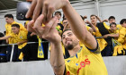 Gheorghe Teodor Grozav la un selfie alÄ�turi de tinerii suporteri ploiesteni dupa meciul de fotbal dintre Dinamo Bucures