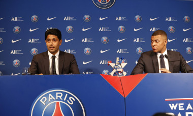 23.05.2022, Fussball, Kylian Mbappe, erklaert Verbleib bei PSG, Paris, Prinzenpark Bild: v. li. Nasser Al-Khelaifi (Prae