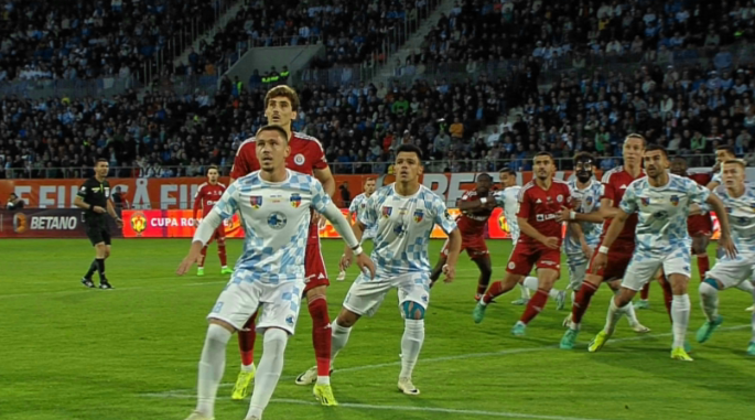 Corvinul - Oțelul 1-2, ACUM pe DGS 1. Moldovenii înscriu din penalty și revin în avantaj. Duel pentru trofeu și Europa League