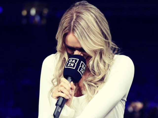 Momente înfricoșătoare! Vedeta TV a primit poze cu ușa de la casă, în timp ce era în direct