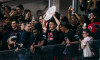 Leverkusen, Bayarena, 14.04.2024: Die Mannschaft inkl. Florian Wirtz feiert von einem Balkon mit den Fans, Platzsturm de