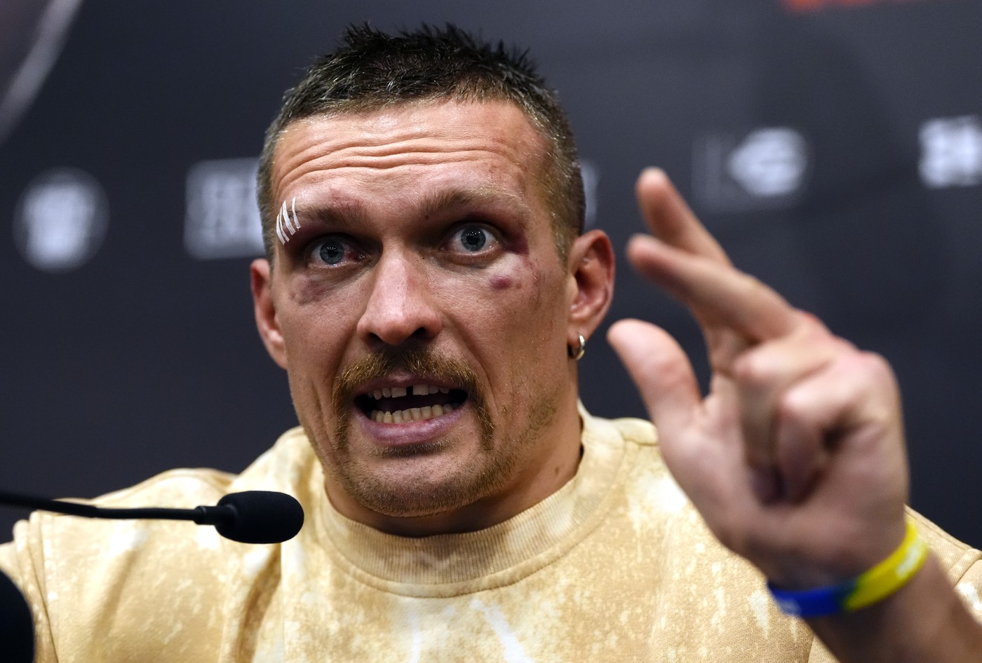 Oleksandr Usyk a ajuns la spital după meciul cu Tyson Fury. Moment surpriză la conferința de presă