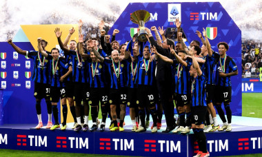 Milan, Italy. 19th May, 2024. Lautaro Martinez of FC Internazionale lifts the Italian championship winners' trophy as teammates and Simone Inzaghi head coach celebrate at the end of the Serie A football match between FC Internazionale and SS Lazio. Milano
