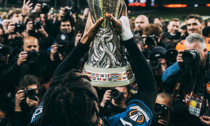 Dublin, Aviva Stadium, 23.05.2024: Ademola Lookman celebrates the win of the cup after the Europaleague final Bayer 04 L