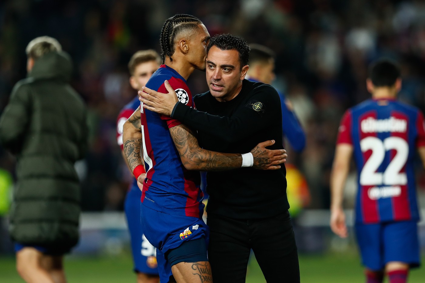 Xavi, asaltat cu mesaje după ce a fost dat afară de Barcelona. Ce i-au transmis jucătorii catalani