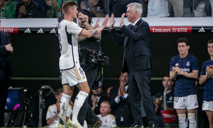 Real Madrid vs Real Betis - LaLiga EA Sports 2023/2024 Toni Kroos of Real Madrid (L) seen cheering Carlo Ancelotti, coac