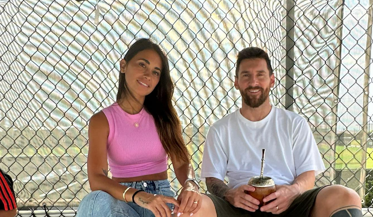 Viral: Leo Messi s-a oprit la semafor și a fost ”asaltat” de fani. Ce a urmat