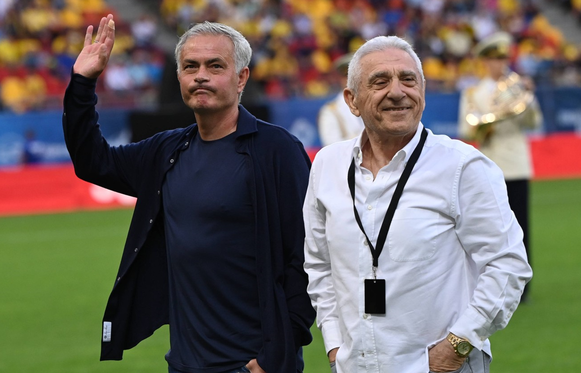 ”Poate îi dau și eu doi jucători lui Mourinho”. Tricolorii care vor ”străluci” la EURO pot prinde un transfer ”de vis”