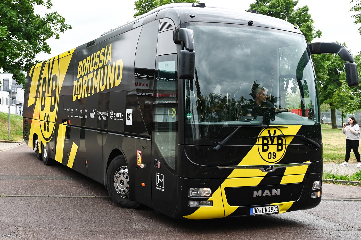 Incident înaintea finalei Champions League. Autocarul echipei Borussia Dortmund a fost oprit în trafic