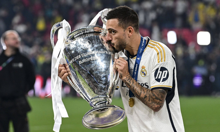 Joselu 14 ( Madrid ) mit dem Champions League Pokal, Borussia Dortmund vs. Real Madrid, Fussball, Champions League, Fina