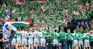 Budapest, Ungarn: Handball EHF CL Final 4 - Halbfinale - Team Esbjerg - Györi Audi ETO KC Fankurve / Fans / Fanblock / G