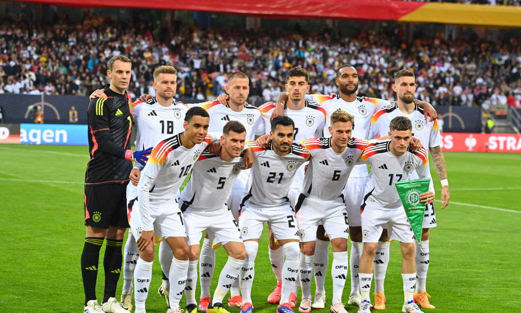 Teamfoto,Team,Mannschaft,Mannschaftsfoto. hi.v.li:Torwart Manuel NEUER (GER) , Maximilian MITTELSTAEDT (GER),Waldemar AN