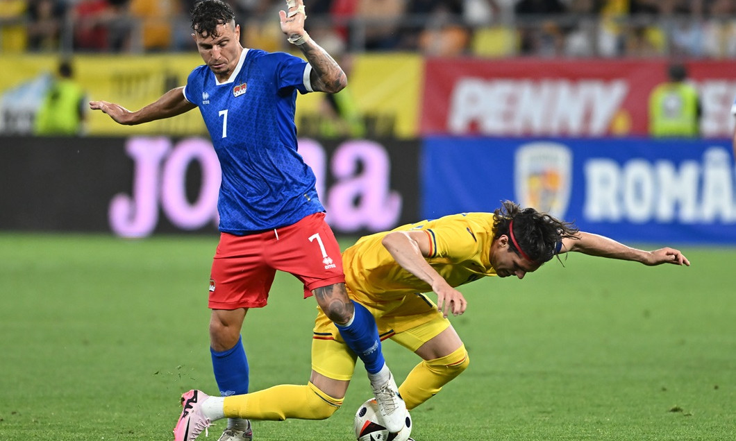 Marcel Büchel și Ianis Hagi, în amicalul Romania-Liechtenstein / Foto: Sport Pictures