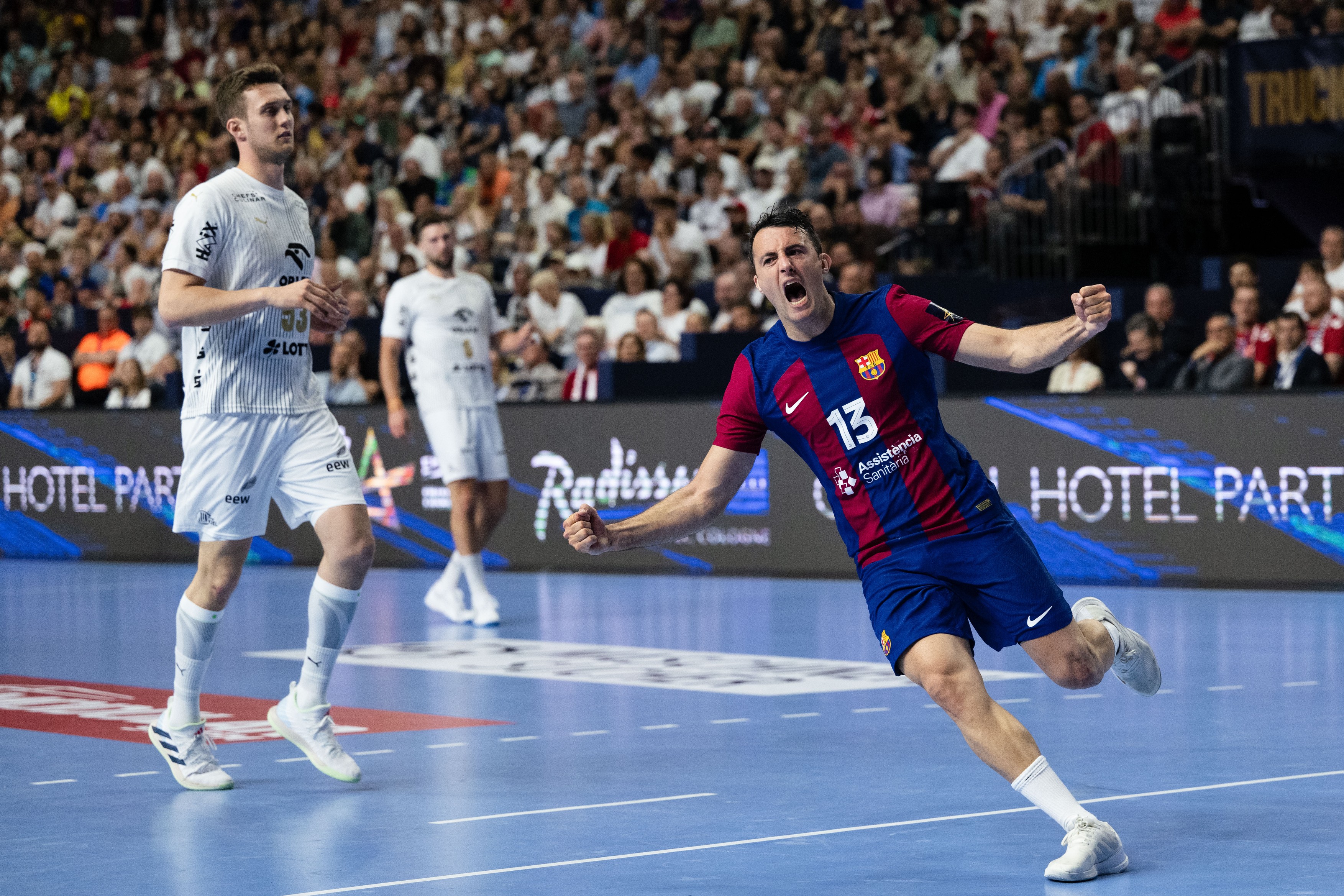 Final Four Champions League | Barcelona - Kiel 30-18. Magdeburg - Aalborg 26-28. Catalanii și nordicii sunt în finală!