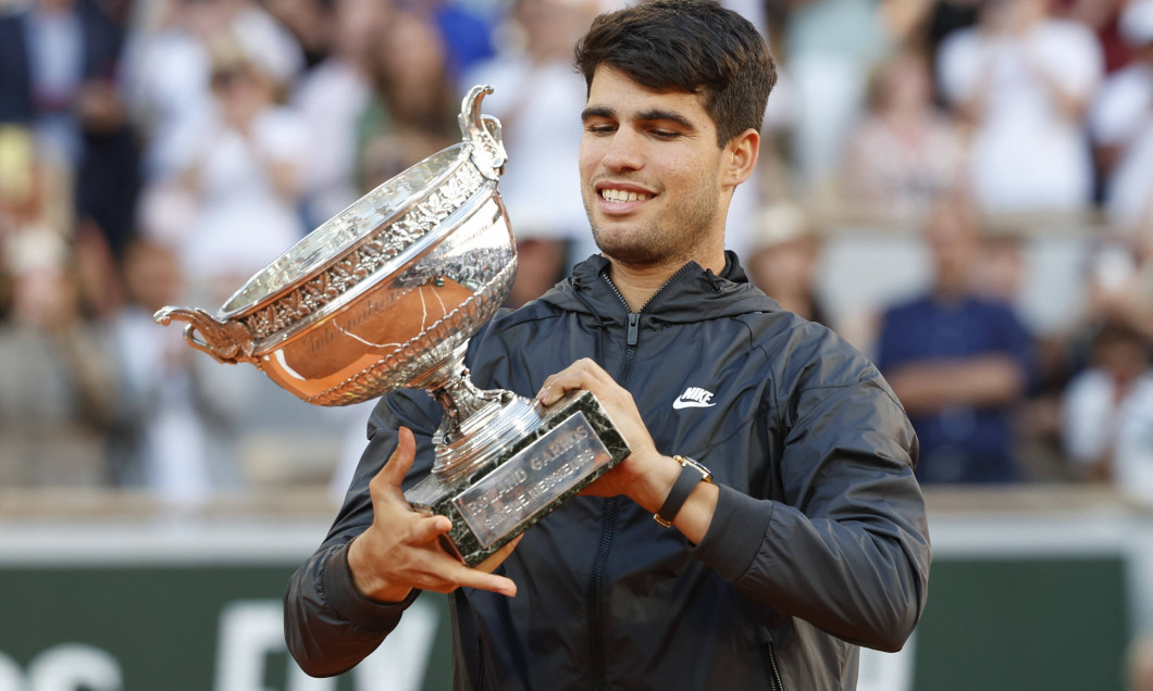 Carlos Alcaraz (ESP) mit dem Pokal, Trophäe, Siegerehrung, Praesentation *** Carlos Alcaraz ESP with the cup, trophy, aw