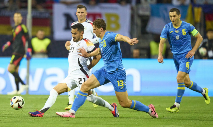 Ilkay Gündogan, DFB 21 compete for the ball, tackling, duel, header, zweikampf, action, fight against Ilya Zabarnyi, UKR