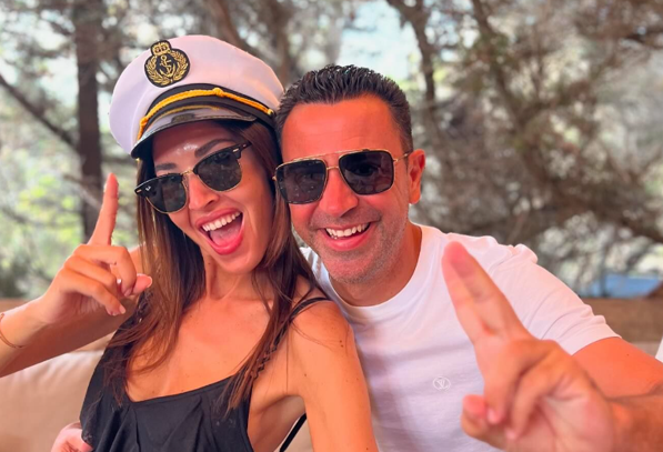 Așteptat să semneze, Xavi a mers în vacanță! Unde s-a relaxat fostul antrenor al Barcelonei: ”Șeful conduce!”