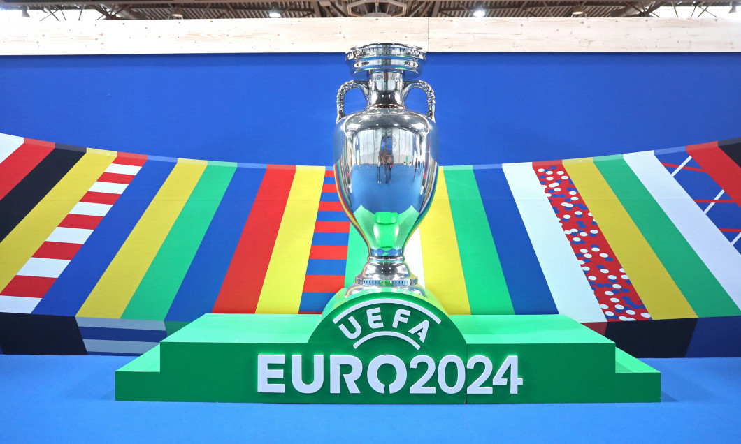 UEFA EURO, EM, Europameisterschaft,Fussball 2024: International Broadcast Centre (IBC), 11.06.24 Übergroßes Pokal-Modell